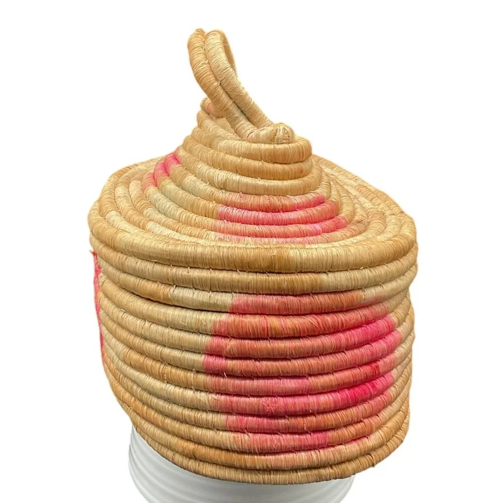 Handwoven Native American Seagrass Lidded Basket With Handle 11
